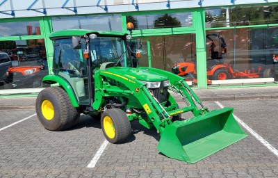 John Deere  3039R 