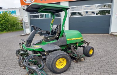 John Deere 8700 
